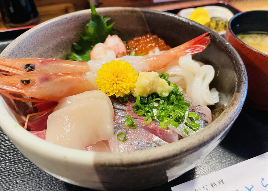 うおとらの海鮮丼
