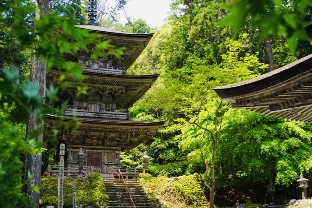 明通寺の三重の塔