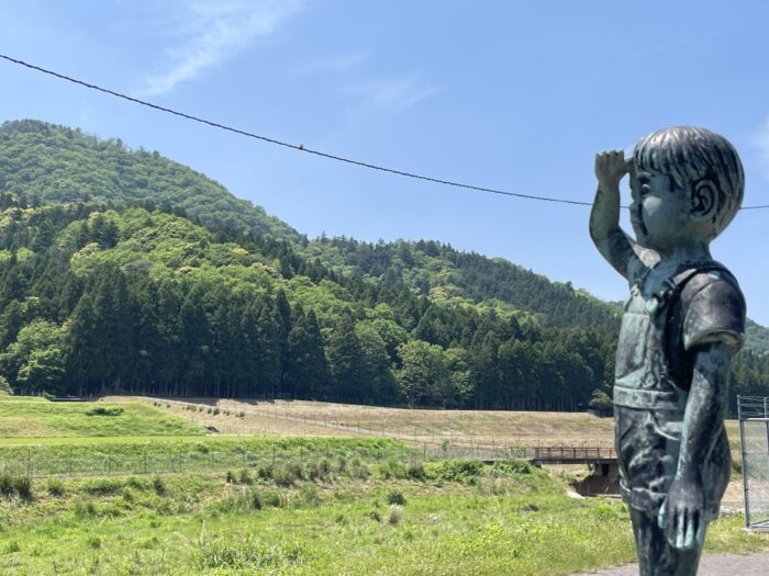 点在している少年
