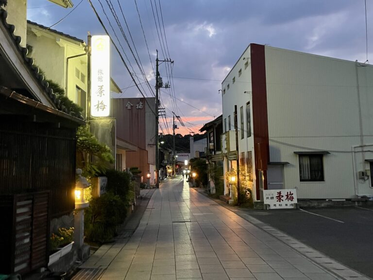 夜の大山祇神社の参道