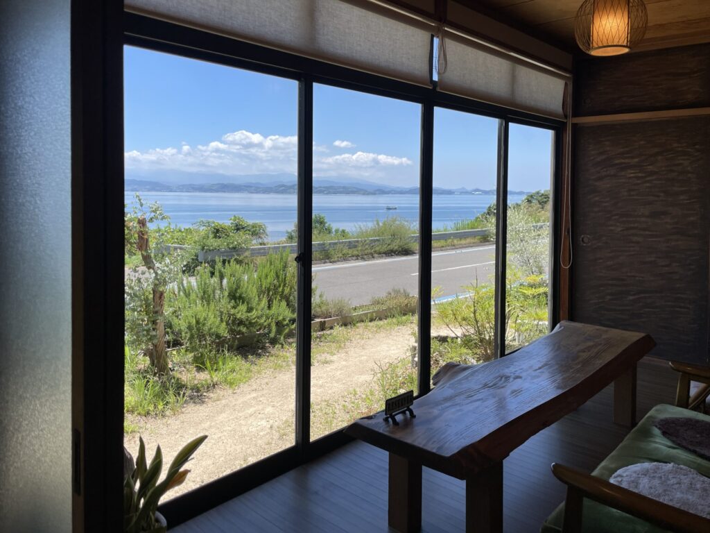 歩歩海の1階ソファー席