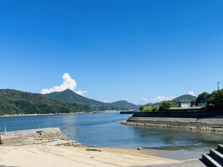 目の前は伯方島