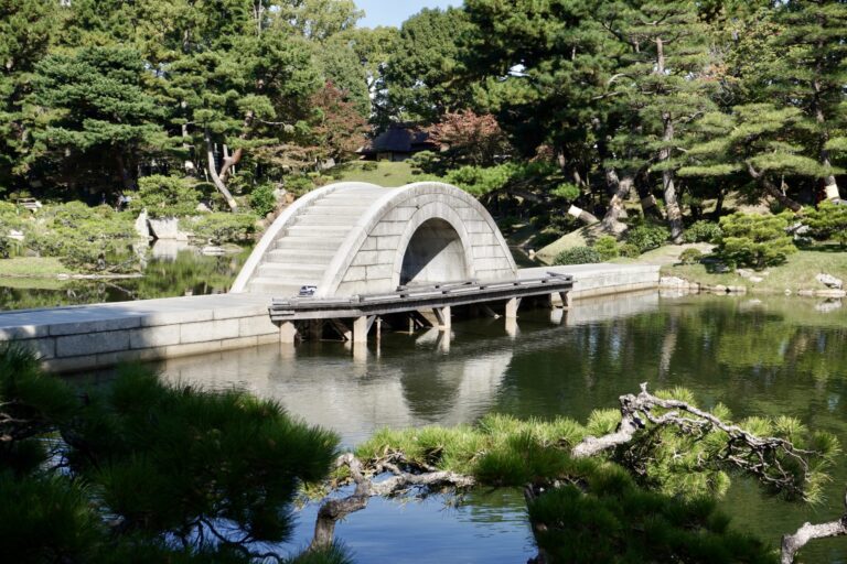 縮景園の跨虹橋