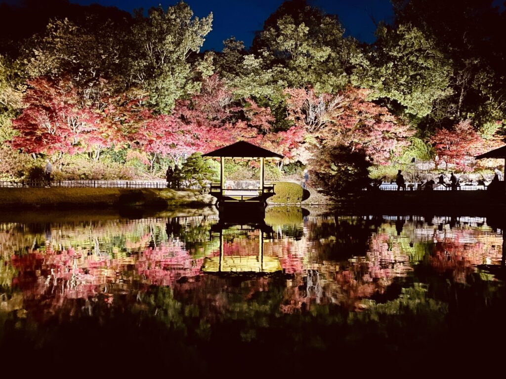 月漕亭ライトアップ