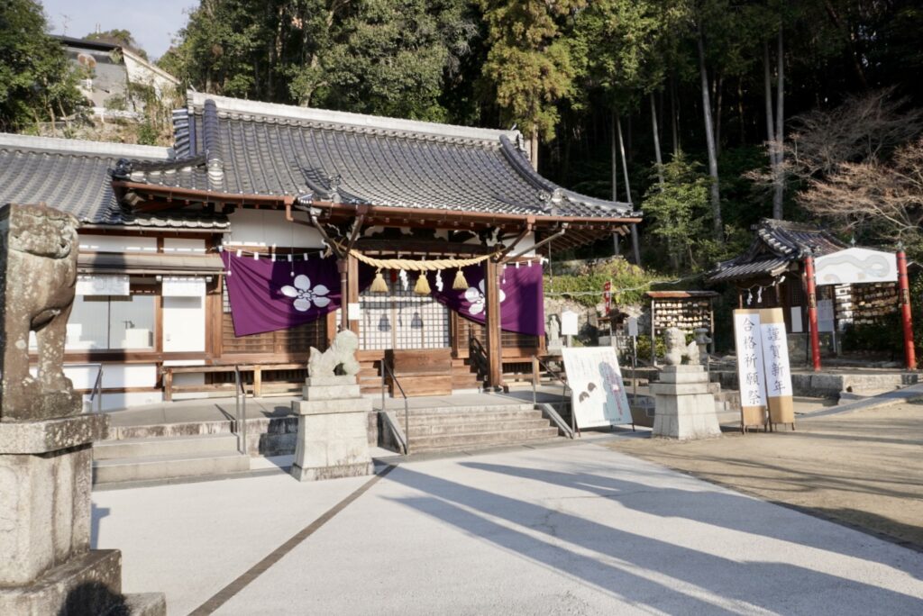 尾長天満宮の本殿