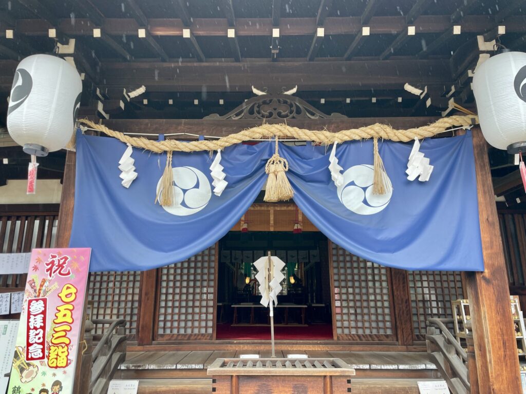 鶴羽根神社の本殿
