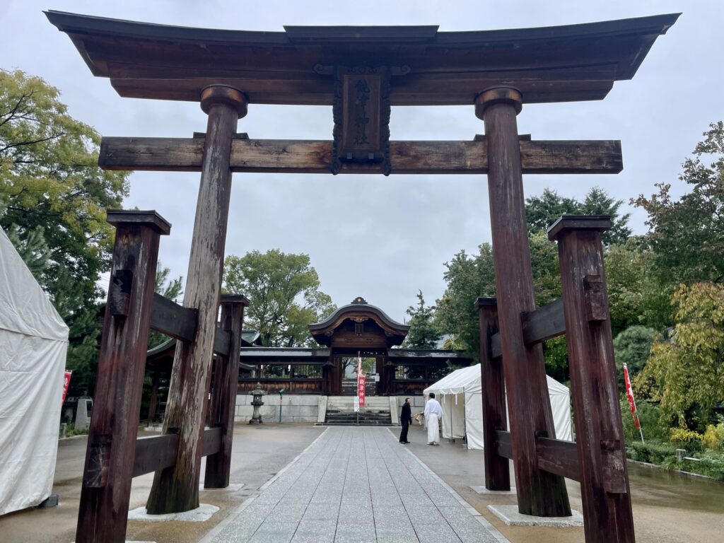 饒津神社の鳥居