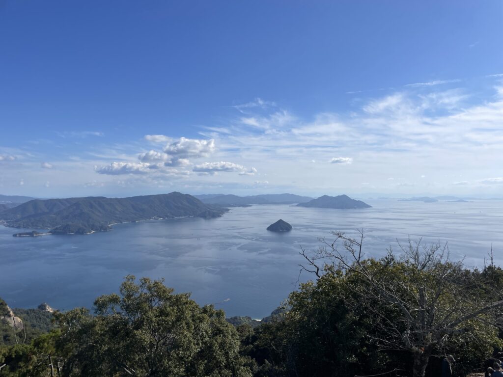 弥山山頂から四国側の景色