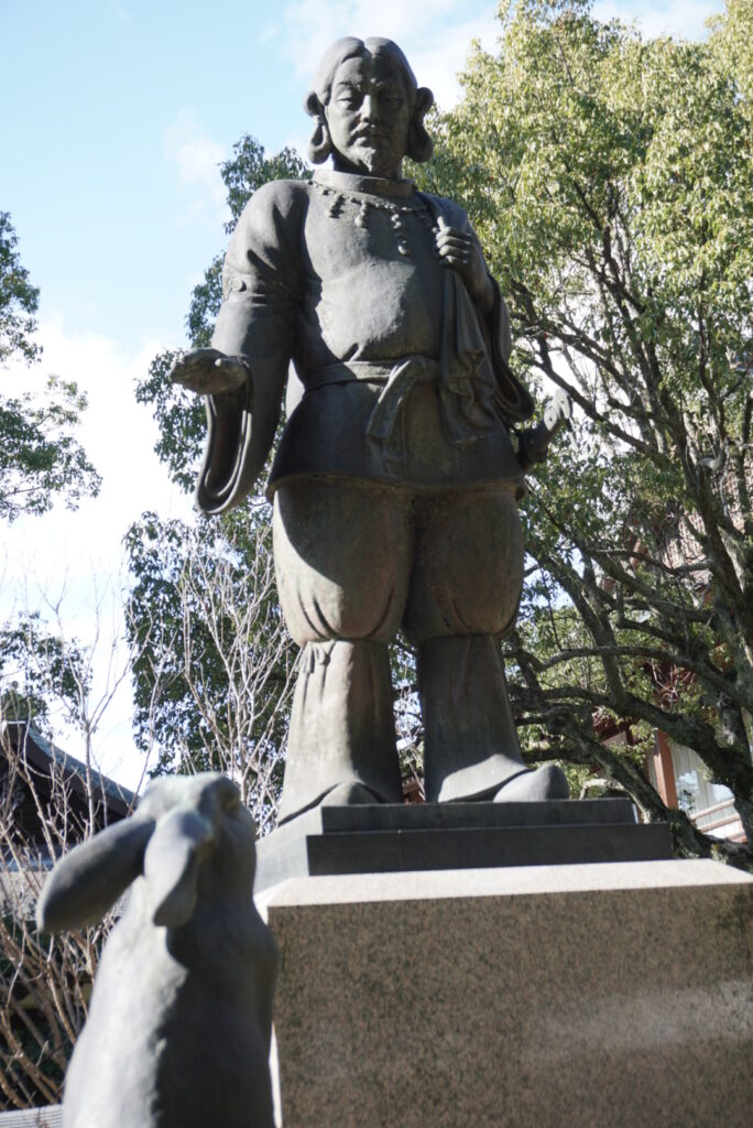 御慈愛の御神像