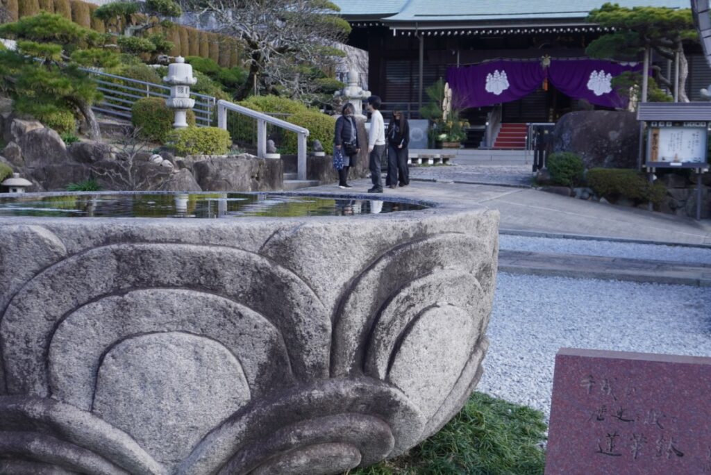 聖光寺の蓮華鉢