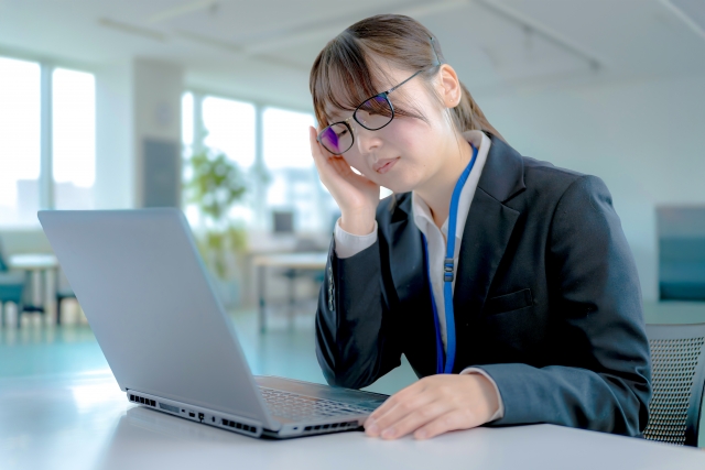 パソコン操作　悩む　苦戦