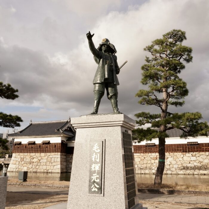 毛利輝元 銅像 広島城