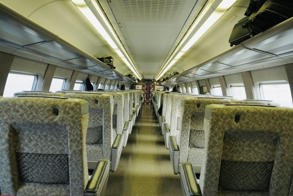 ハローキティ新幹線　500系　6号車　グリーン席仕様