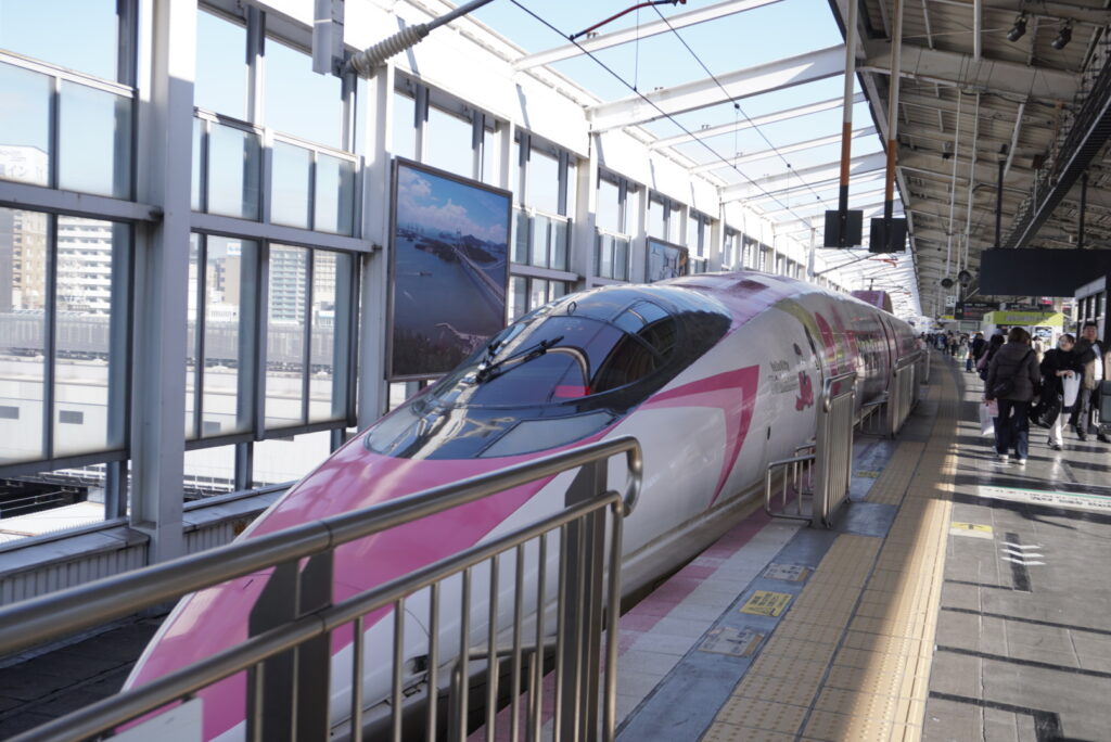 ハローキティ新幹線　500系　車両　