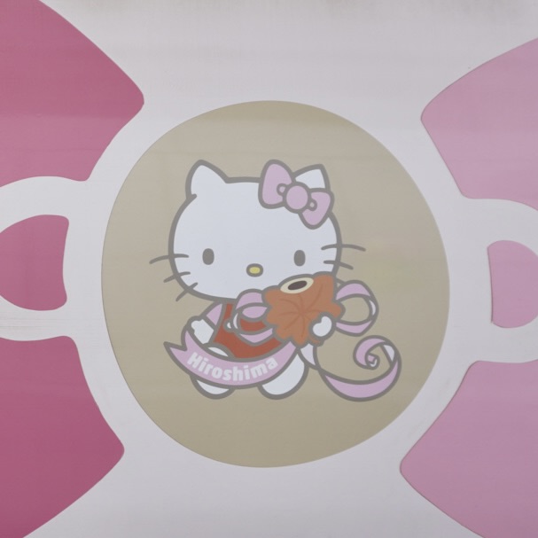 広島ハローキティ　ハローキティ新幹線　500系　ボディ　ラッピング